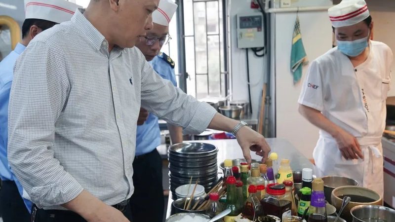 餐饮加盟还是自营：揭秘餐饮业的两种经营模式