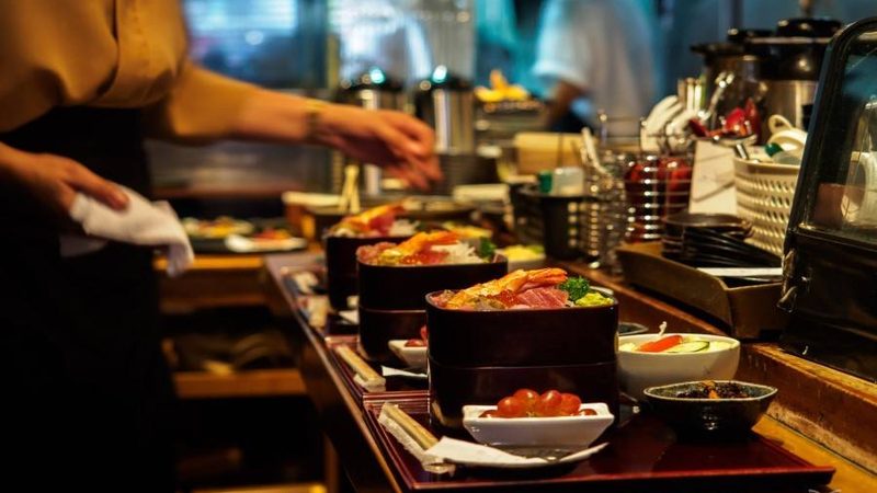 在选购办公室零食时，应注意以下几点：