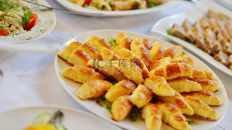 网红休闲食品代工，如何挑选靠谱的合作伙伴？**